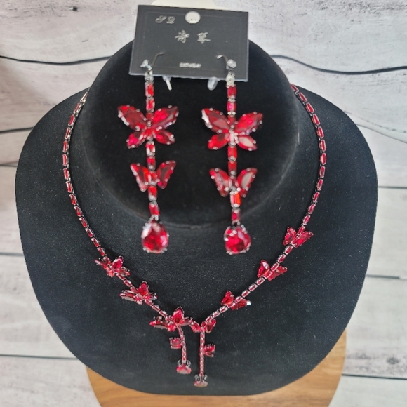 Source Unknown Elegant Red Crystal Necklace and Earring Set - Picture 2 of 8